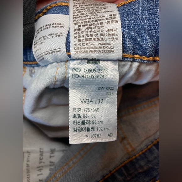 Levi Strauss & Company 505 blue jeans, 34 W and 32 L - Picture 9 of 9